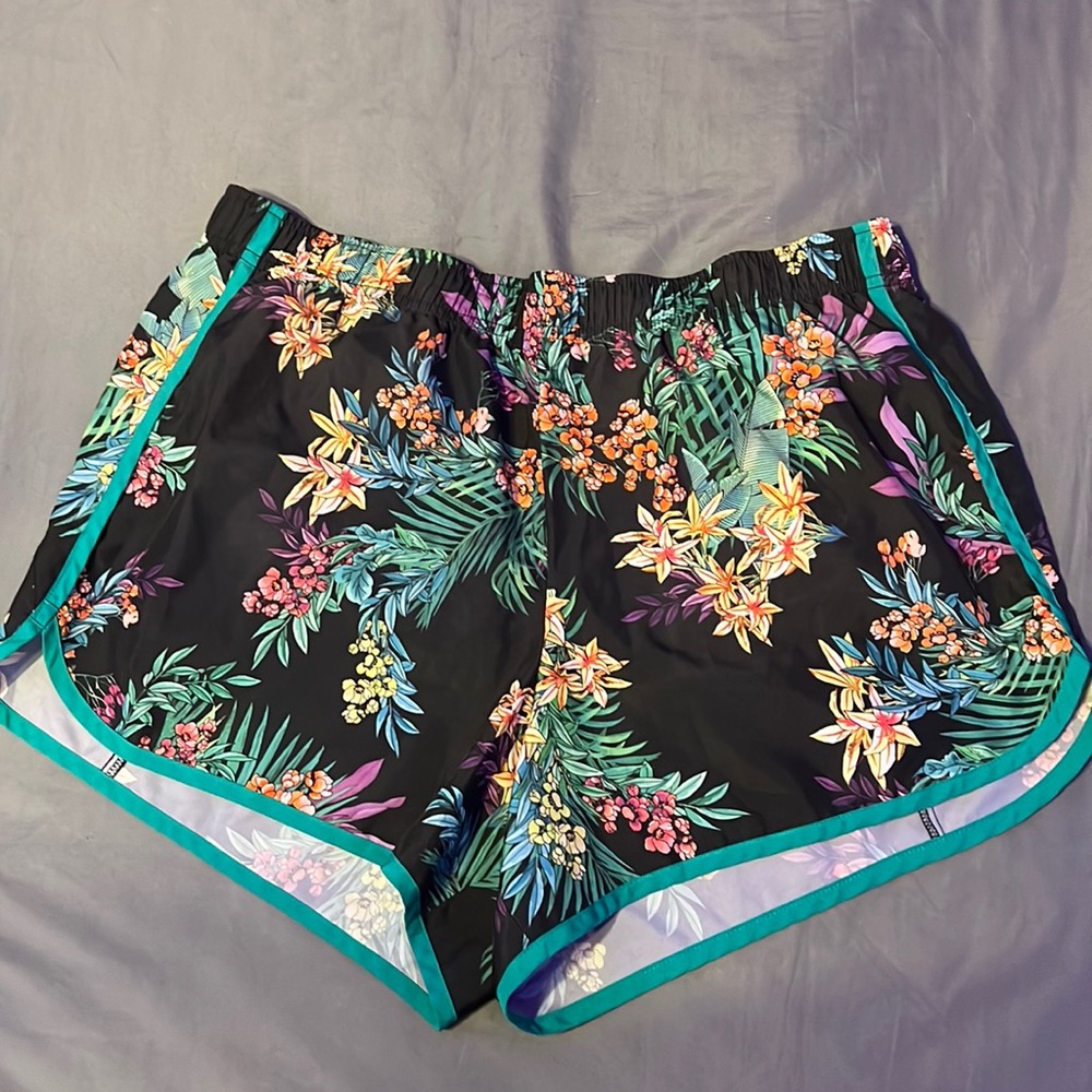 L, Xersion athletic shorts!